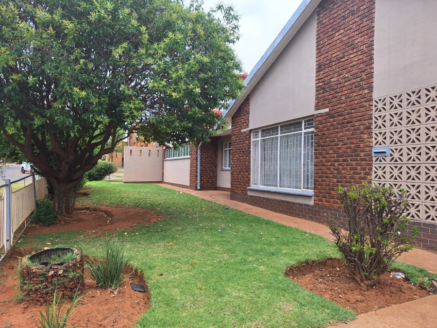 5 Bedroom Property for Sale in Mohadin North West